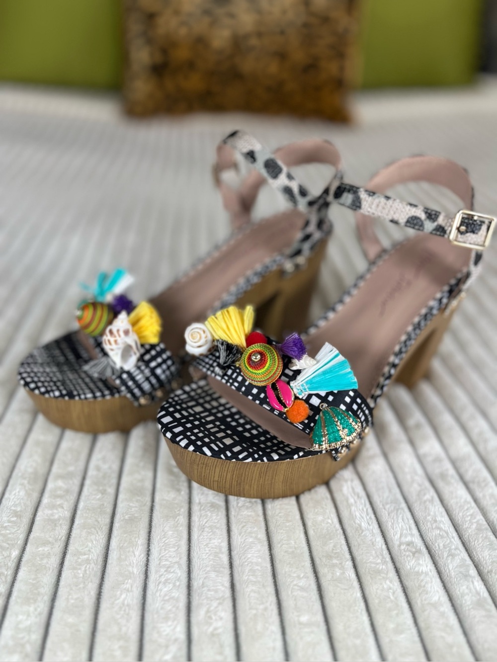 Betsey Johnson Jillie Block Heel Platform Sandals with Multicolor Tassels Size 9 - Picture 3 of 12